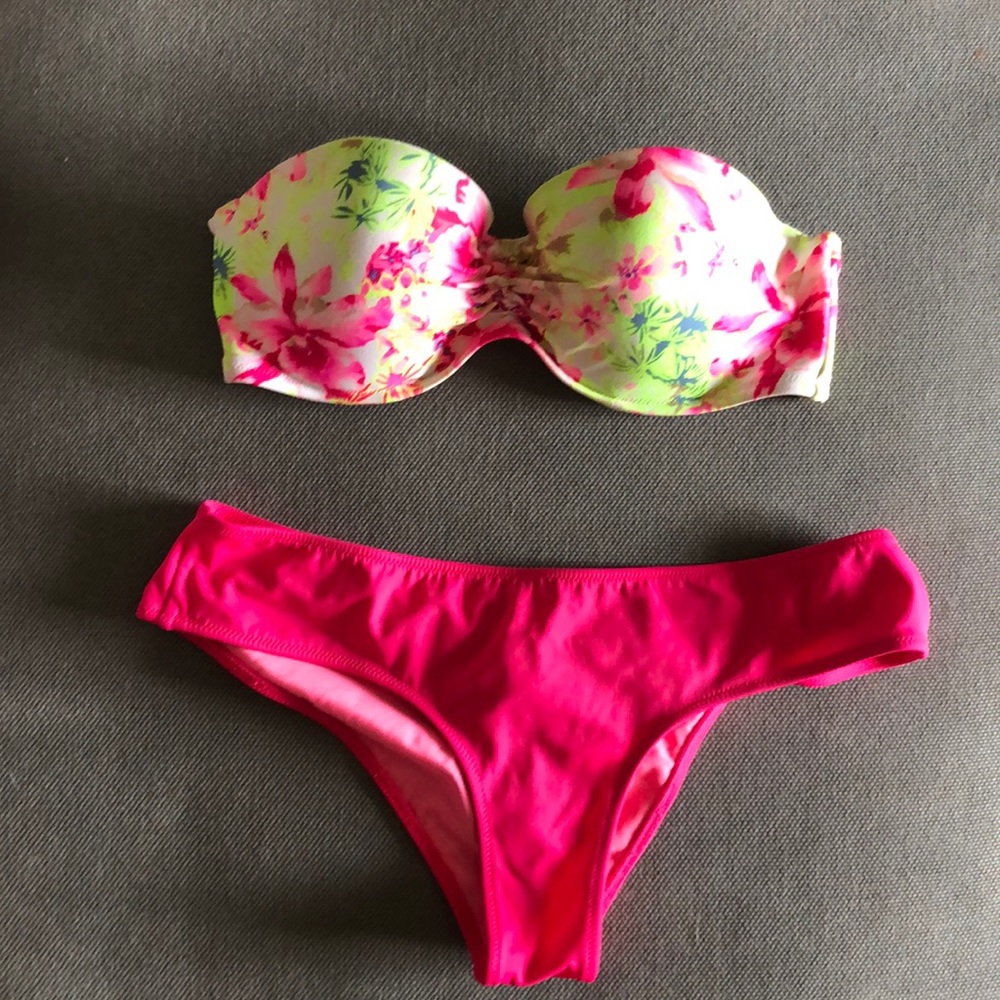 Victoria’s Secret bikini